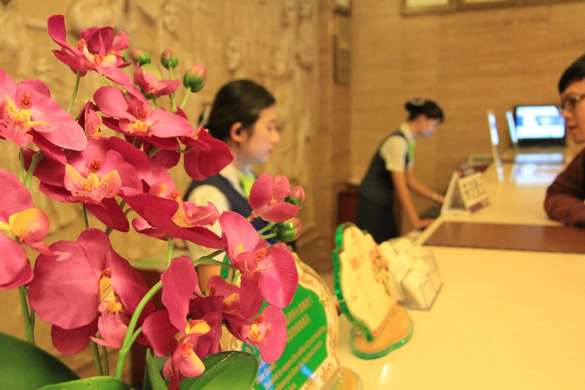 Vienna Hotel In Pinghu Square Thẩm Quyến Ngoại thất bức ảnh